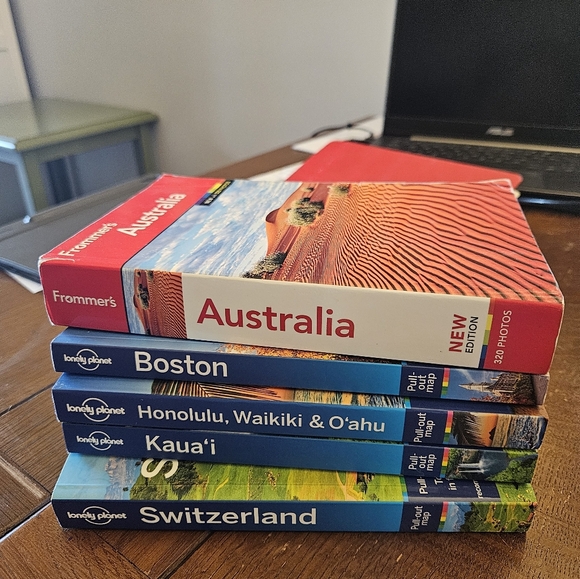 Various travel books - Picture 1 of 10